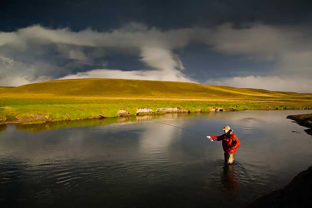 kau-tapen-lodge-fishing-1 Kau Tapen Lodge | Sea-Run Brown Trout Fly Fishing in Argentina